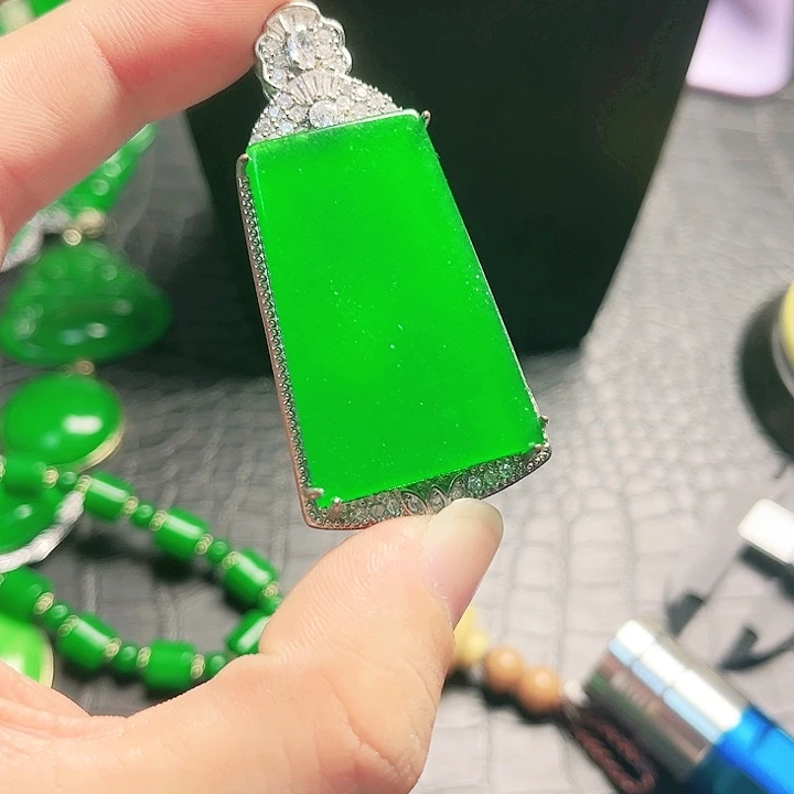 颈饰银S925镶嵌翡翠吊坠