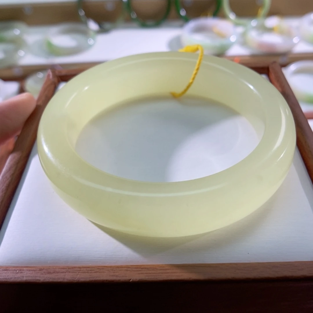 【闪购商品】未镶嵌手镯和田玉（黄玉）