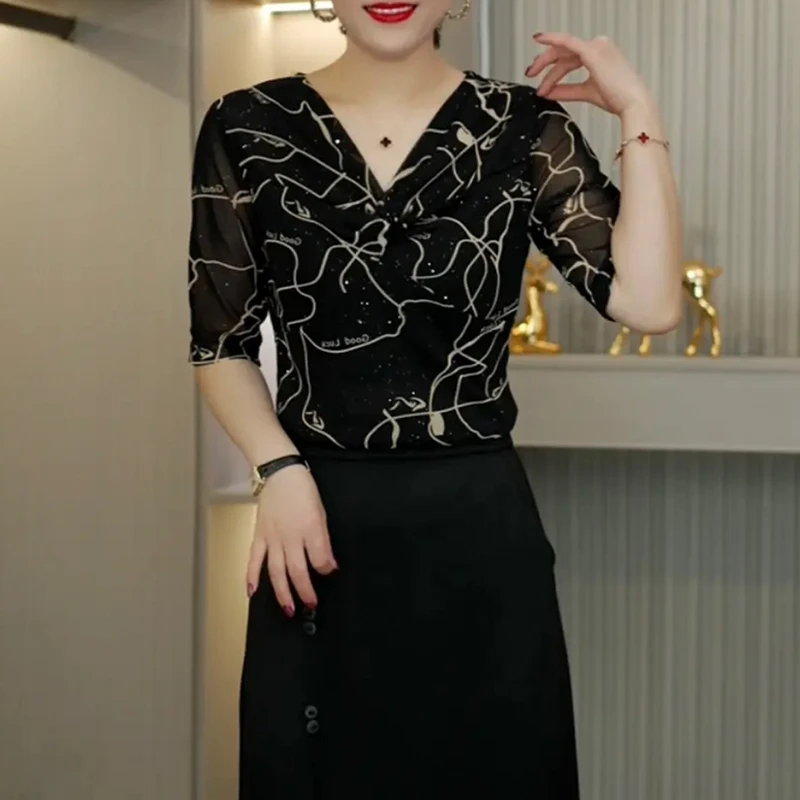 2025新款显瘦遮肚子妈妈上衣百搭小衫女时尚洋气网纱打底衫