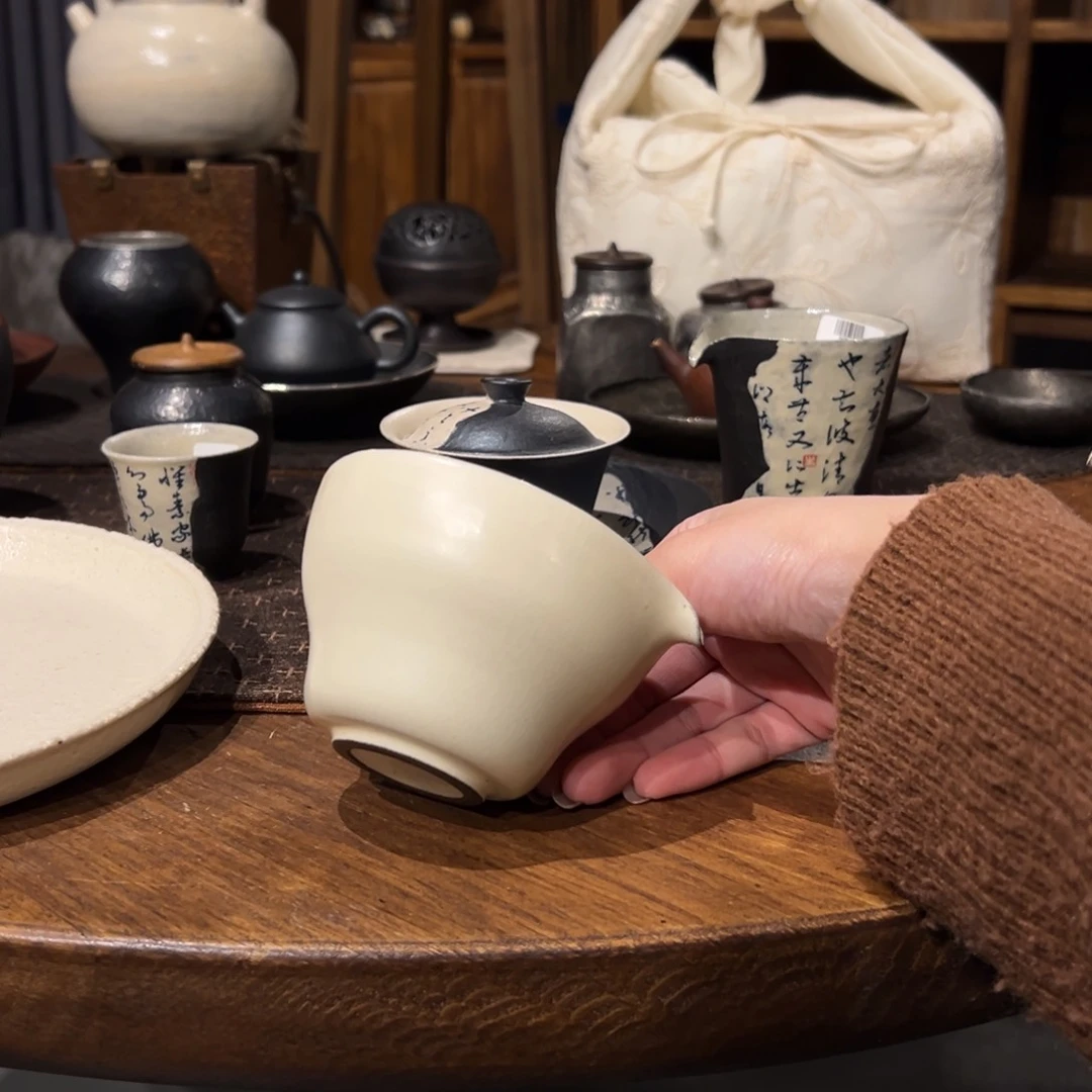 摆件陶瓷。     陶瓷。