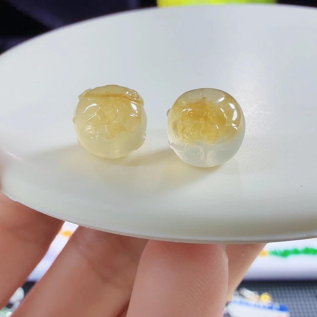翡翠未镶嵌颈饰莲花珠