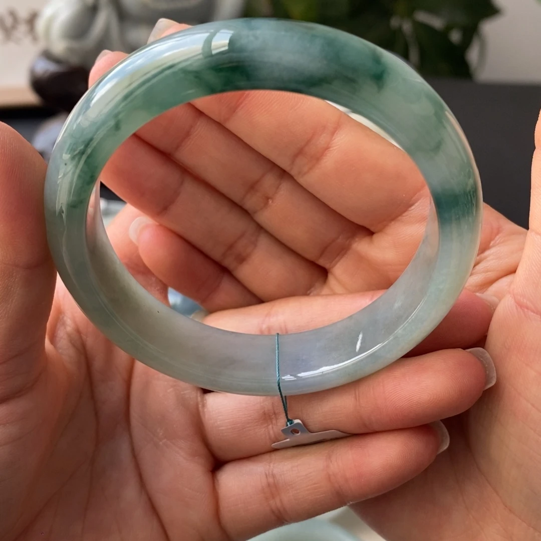 翡翠手镯未镶嵌龙****