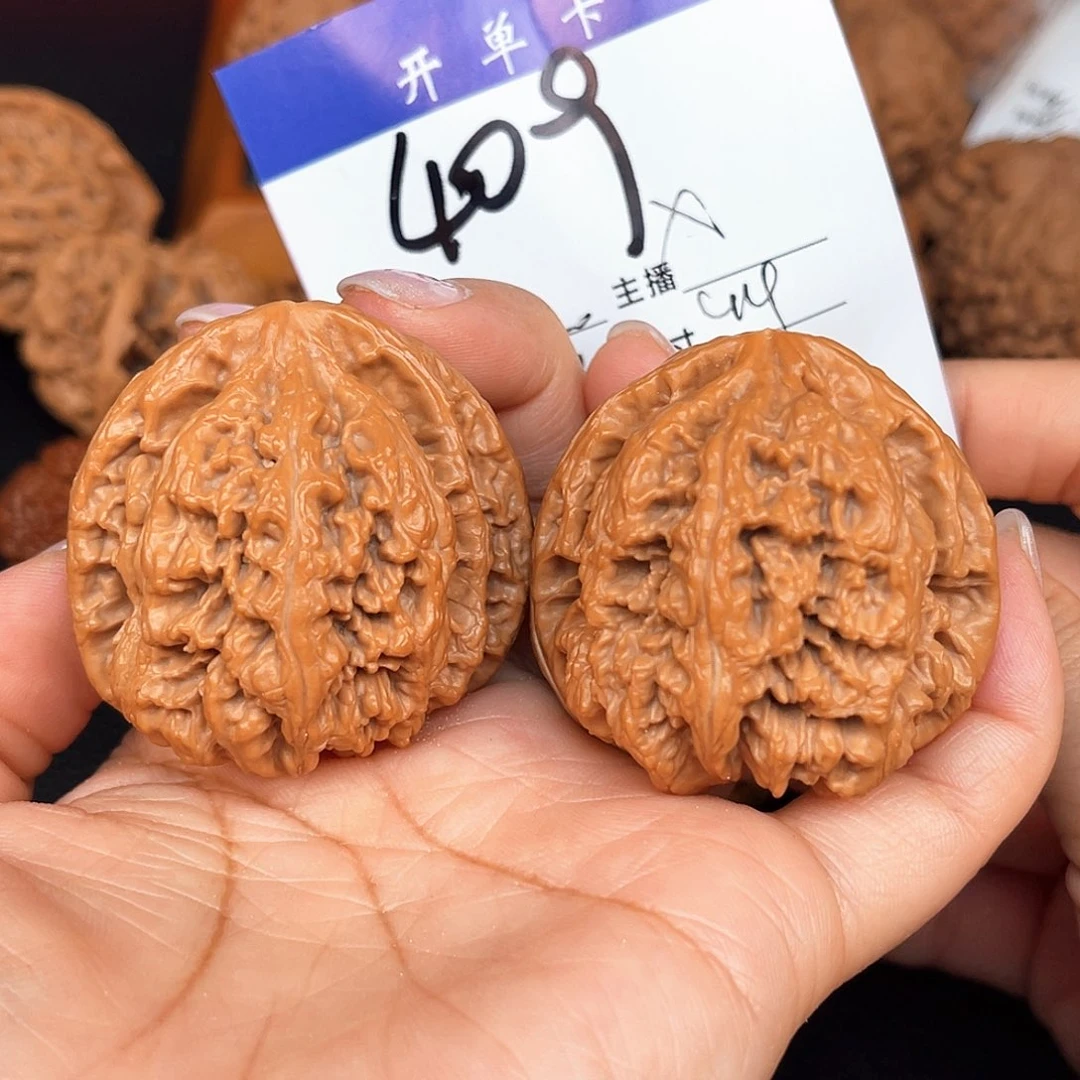 文玩核桃吊坠大粗筋44尺。 409