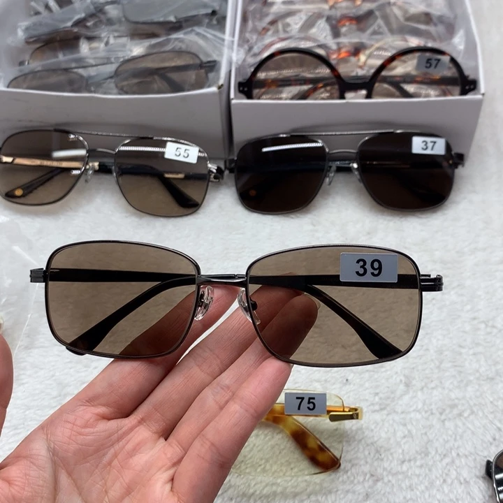 中茶色全框眼镜39