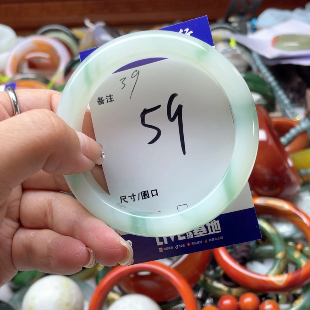 石英岩玉未镶嵌手镯