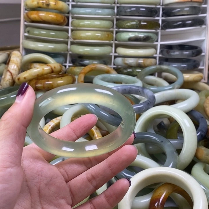 蛇纹石玉手镯未镶嵌