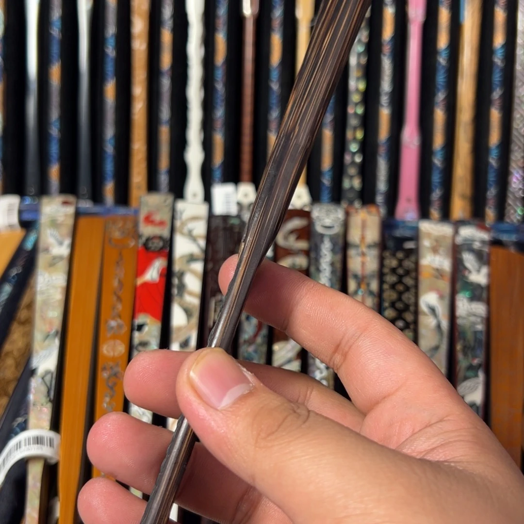 麻***脖扇子扇子的设计也非常精致