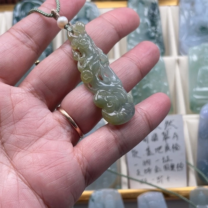 翡翠未镶嵌颈饰玉