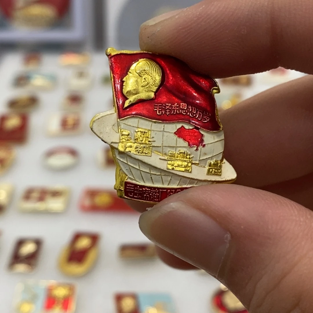 其他普通金属红色纪念章上机异形小章