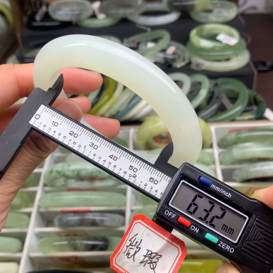 蛇纹石玉未镶嵌手镯490