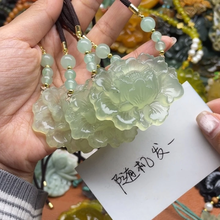 蛇纹石玉未镶嵌吊坠