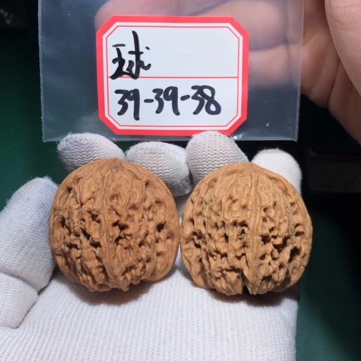 文玩核桃吊坠南疆47