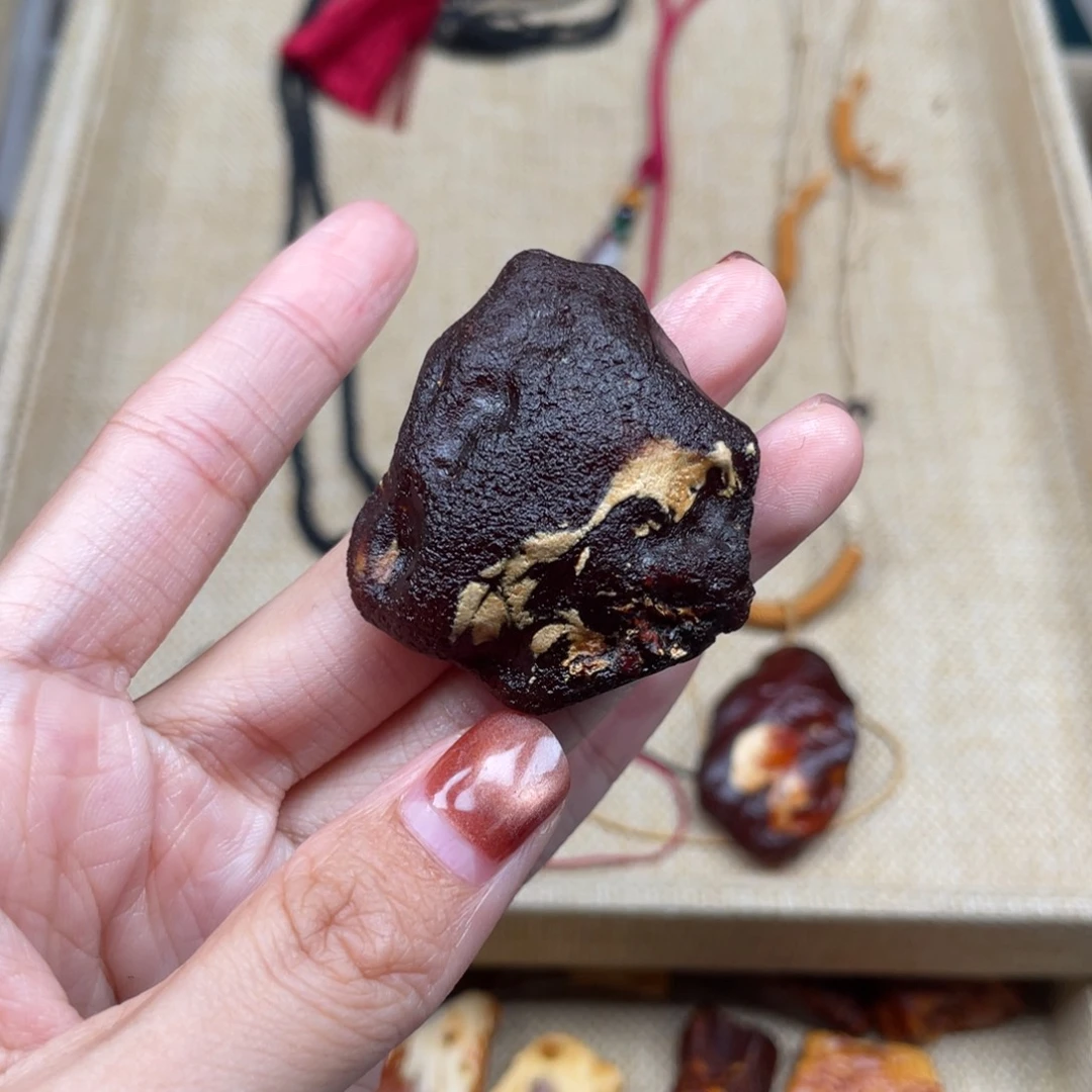 琥珀未镶嵌珠宝奇石