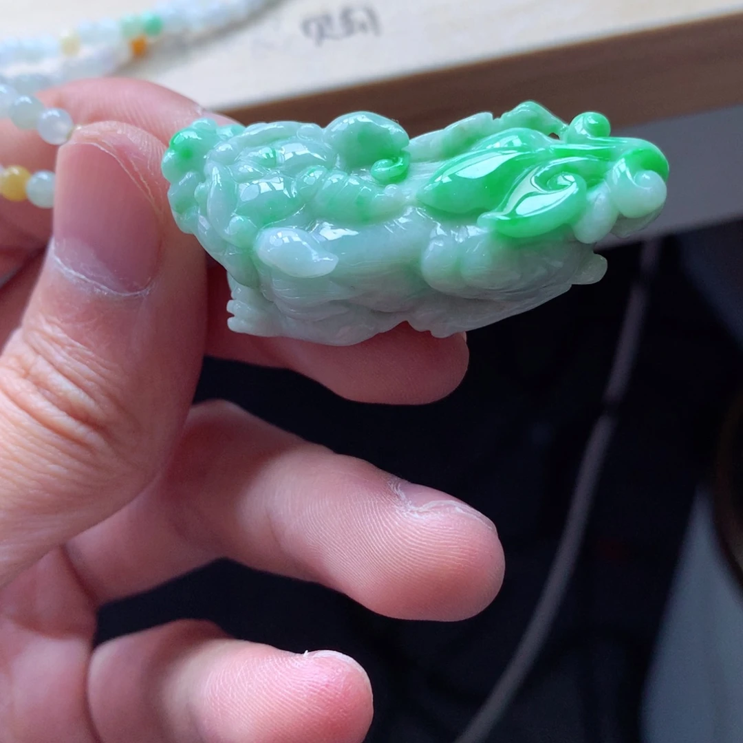 翡翠颈饰未镶嵌吊坠