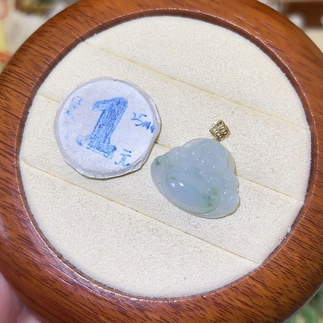 翡翠18K金镶嵌颈饰佛公