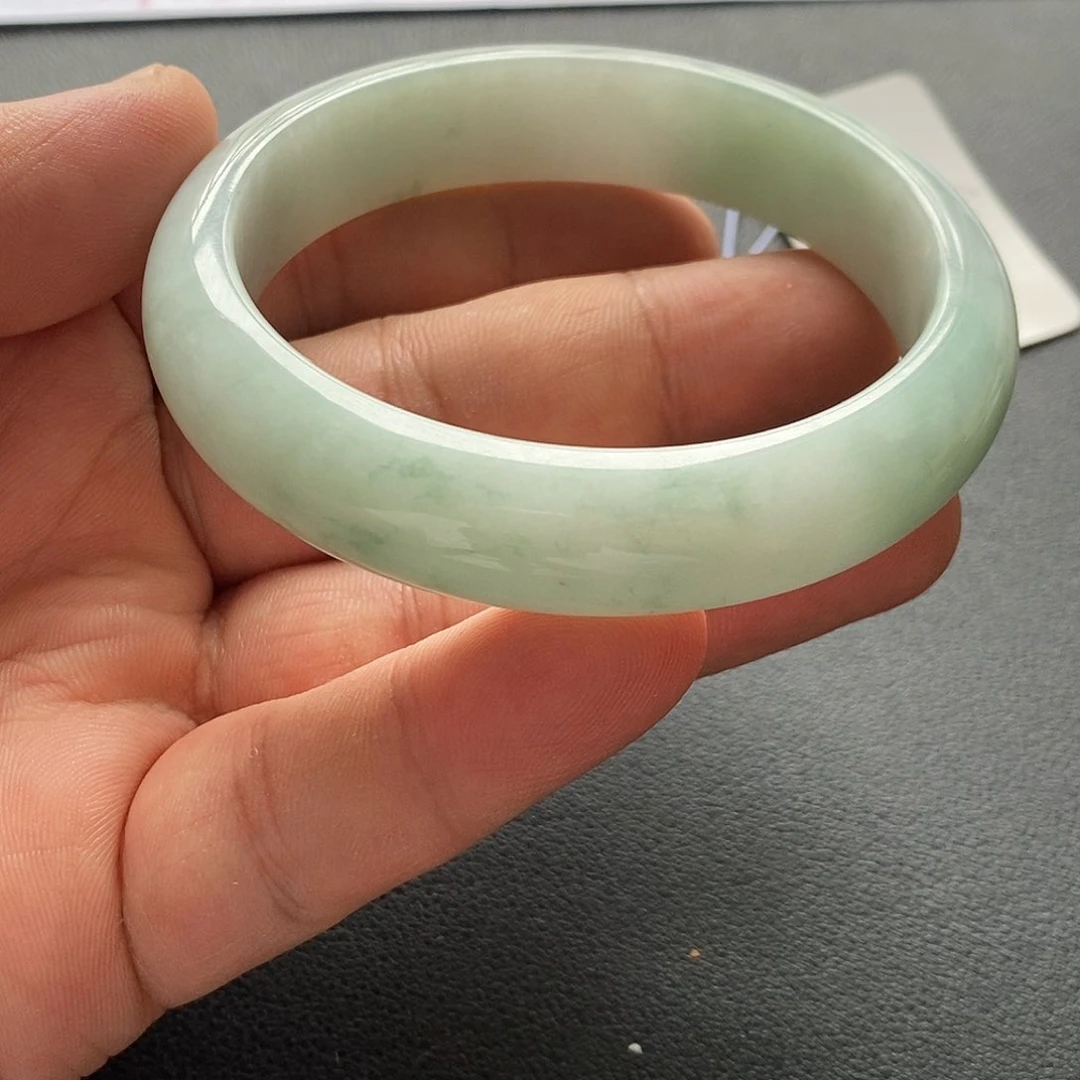 翡翠手镯未镶嵌翡翠手镯