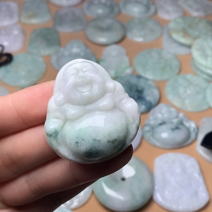 翡翠未镶嵌颈饰佛