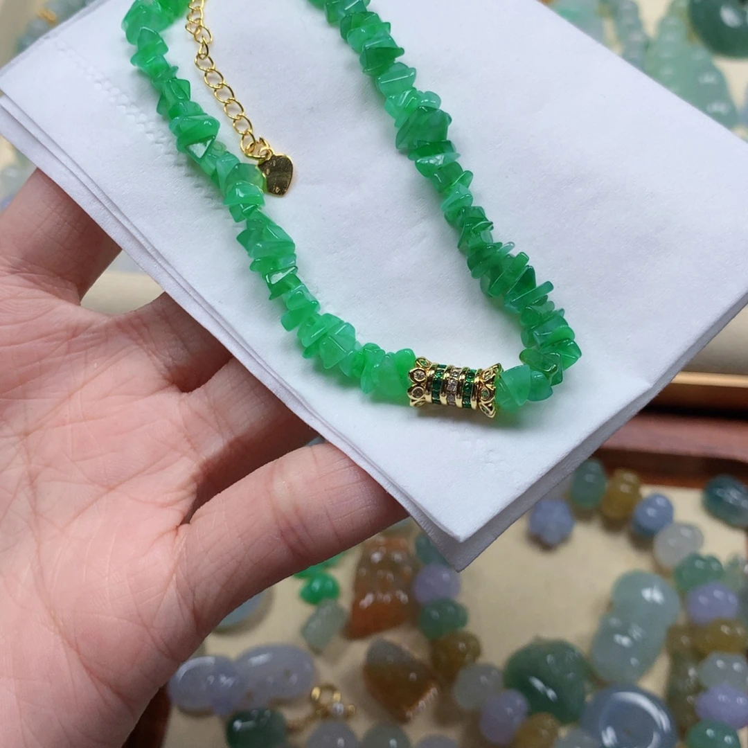 翡翠未镶嵌颈饰闪