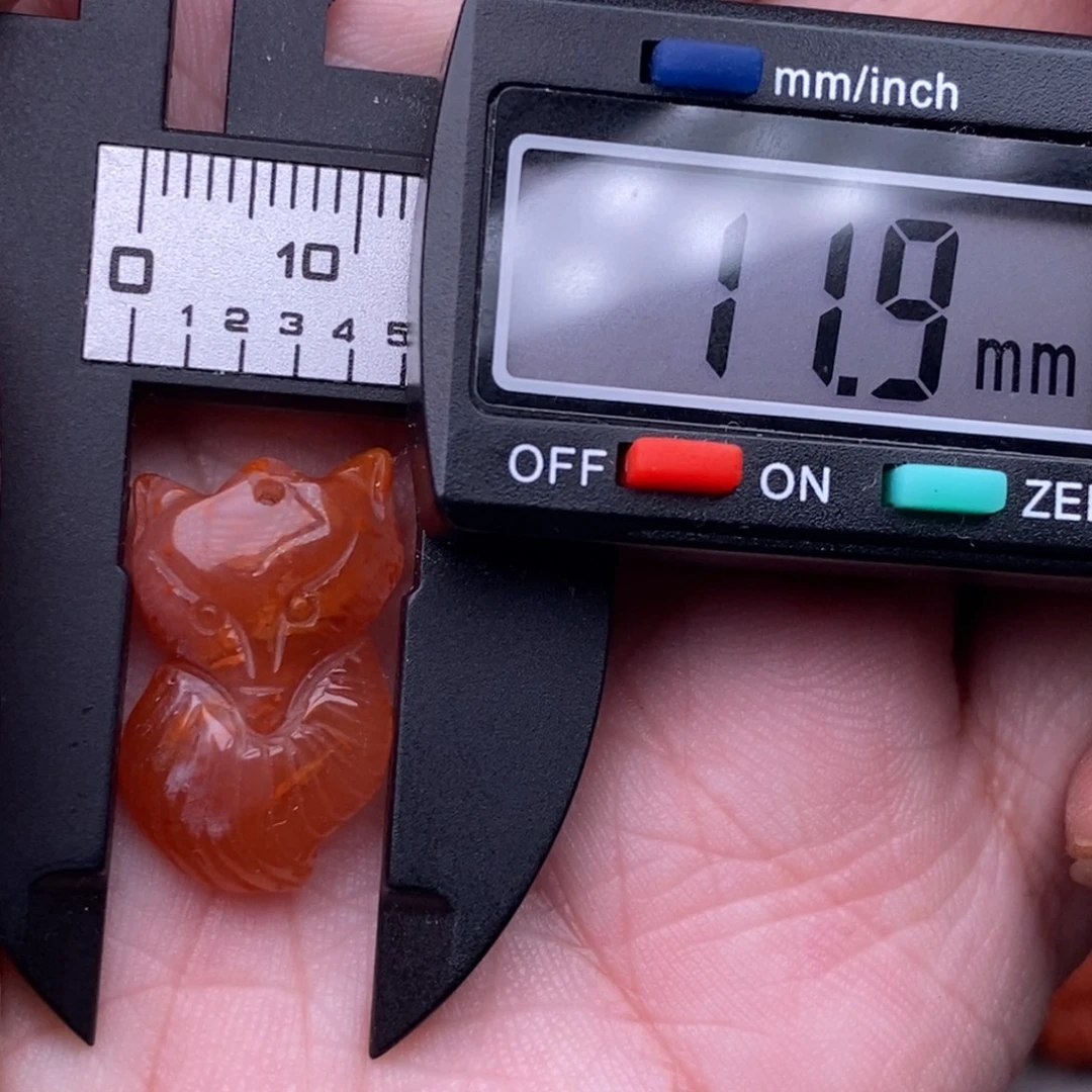 南红玛瑙未镶嵌配饰有瑕疵