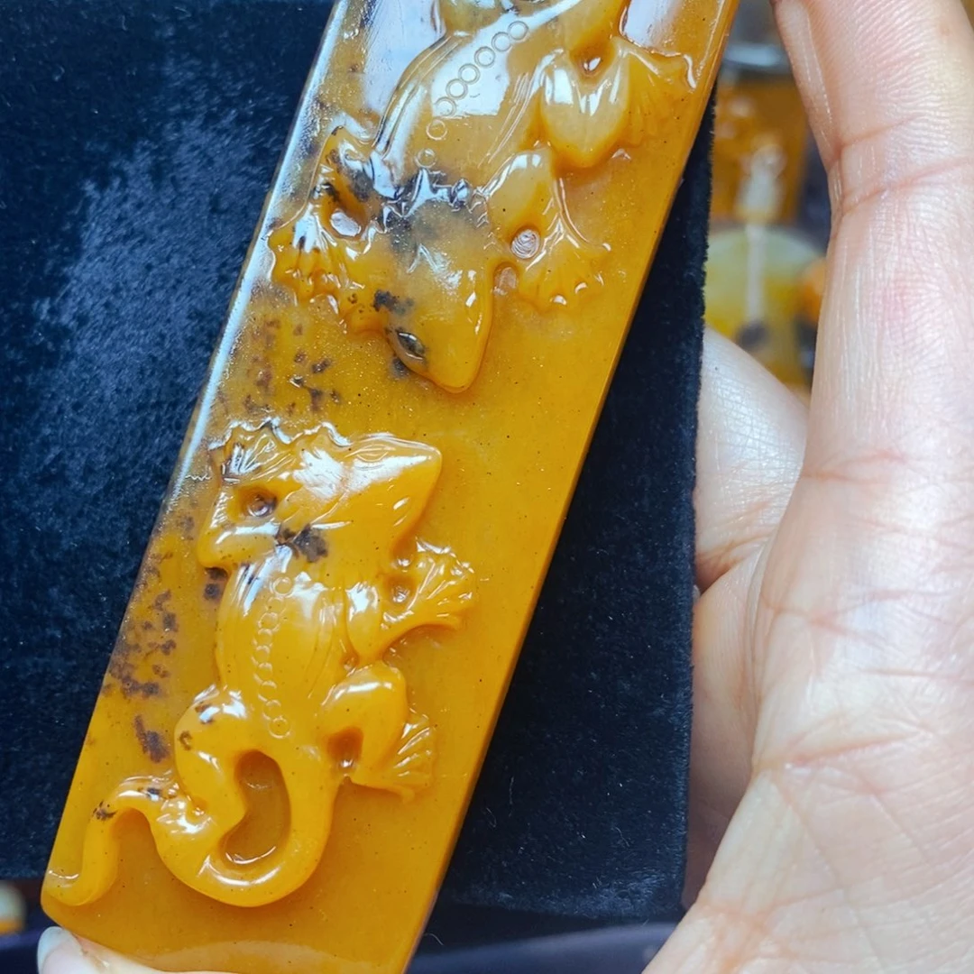 未镶嵌石英质玉（黄龙玉）颈饰
