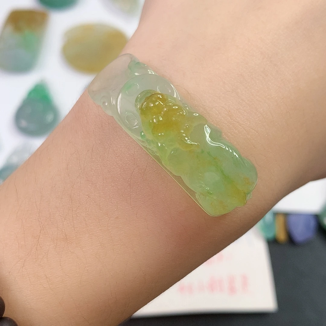 翡翠未镶嵌颈饰貔貅手牌