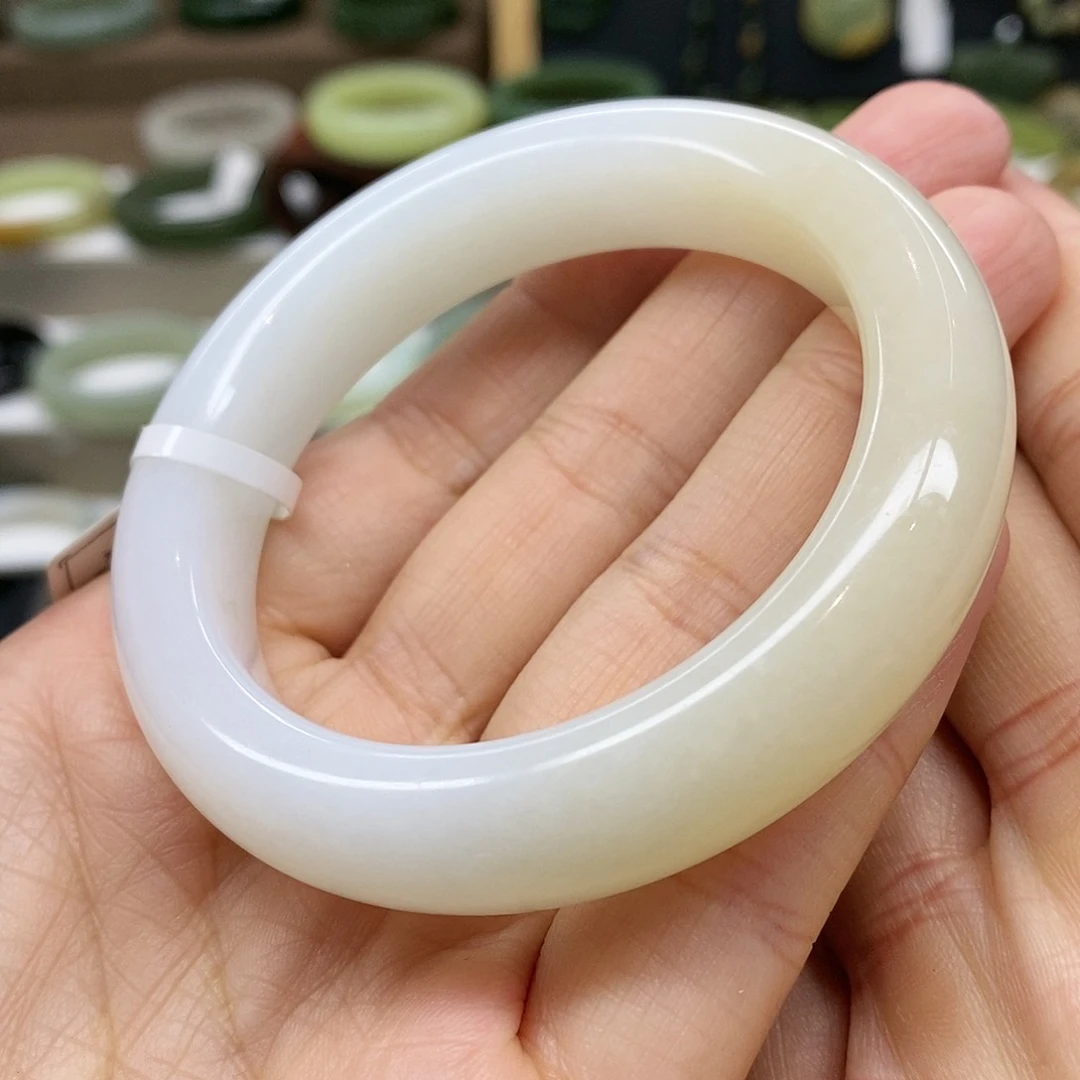 【闪购商品】未镶嵌手镯和田玉