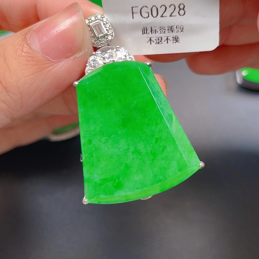 【闪购商品】颈饰银S925镶嵌翡翠大***?翡翠