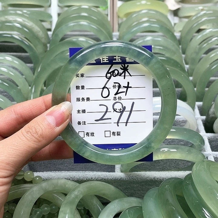 蛇纹石玉手镯未镶嵌公****纪