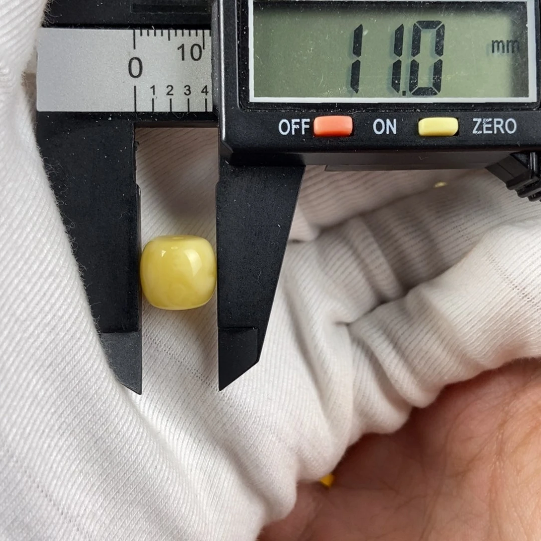 蜜蜡裸石未镶嵌承****龙蜜蜡