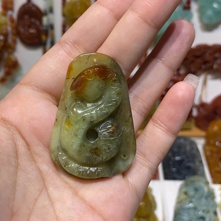 未镶嵌蛇纹石玉颈饰