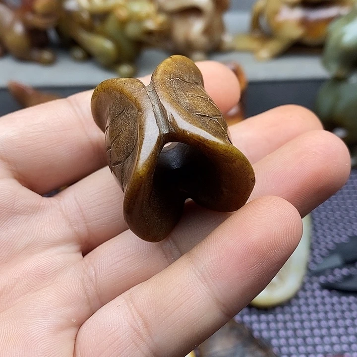 未镶嵌蛇纹石玉颈饰