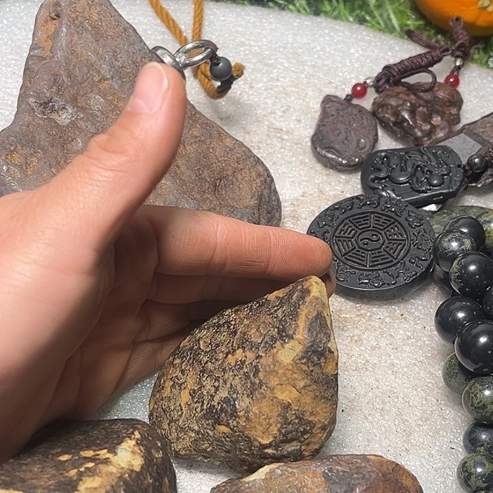 泓***鉴黄乡雨石一手货源