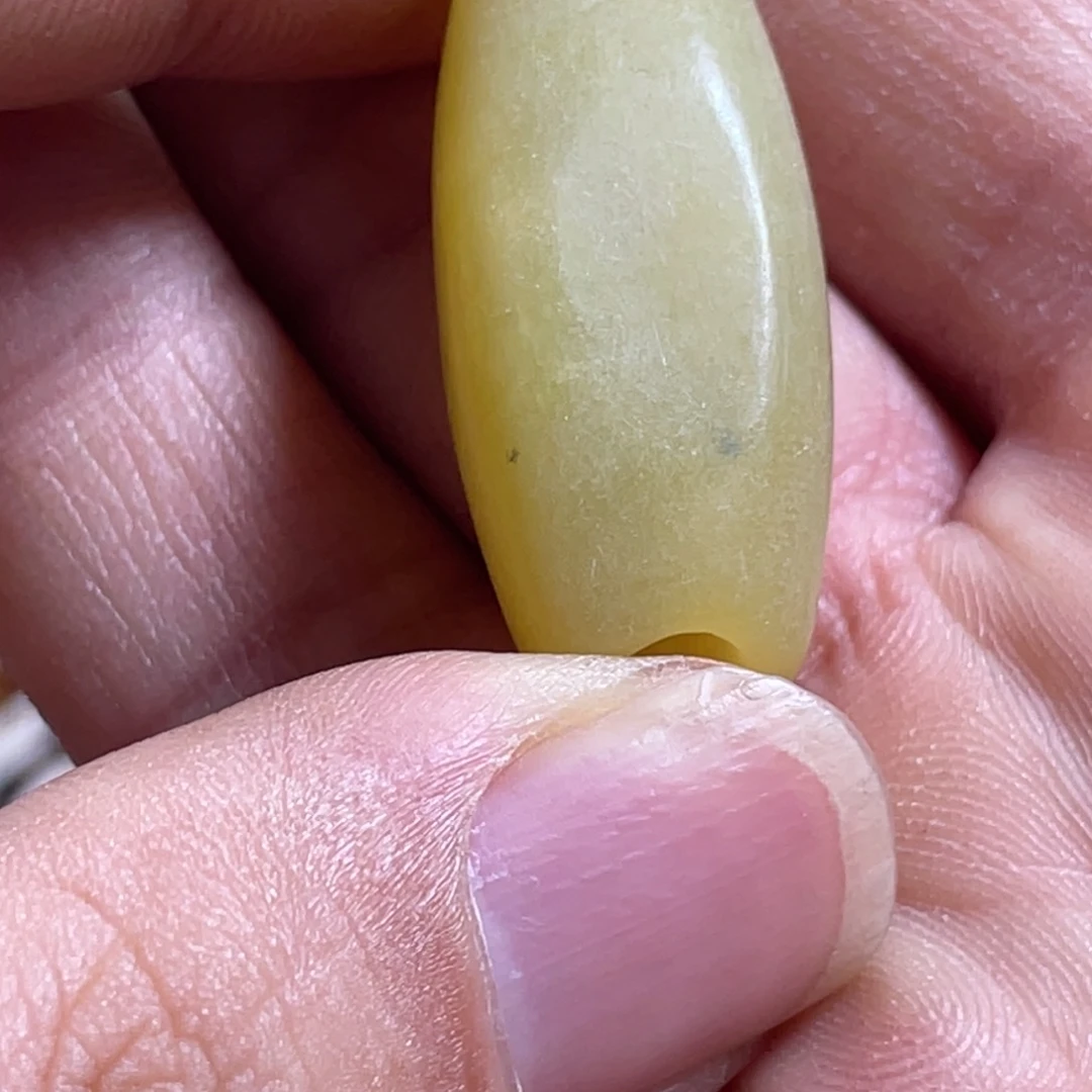 成***己和田玉未镶嵌颈饰