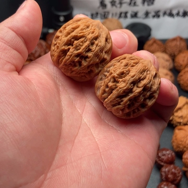 文玩核桃吊坠矿山虎头