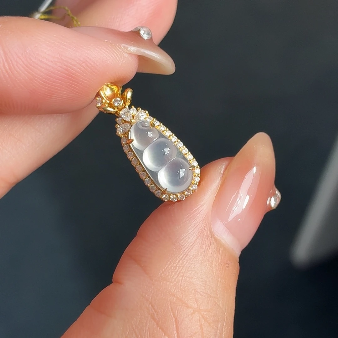 翡翠18K金镶嵌颈饰