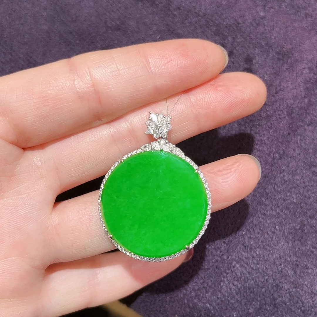 翡翠18K金镶嵌颈饰翡翠吊坠
