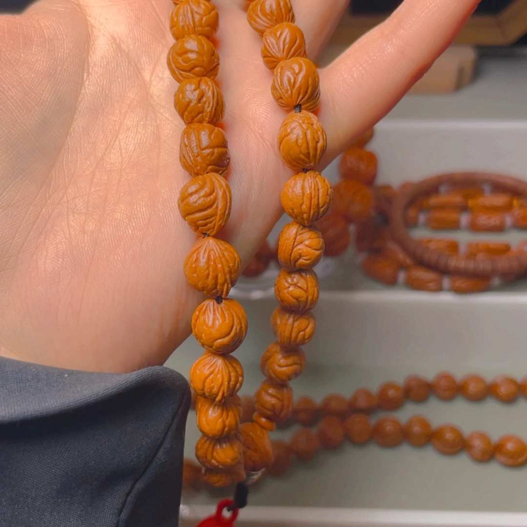 彭***秦岭龙纹桃核手串