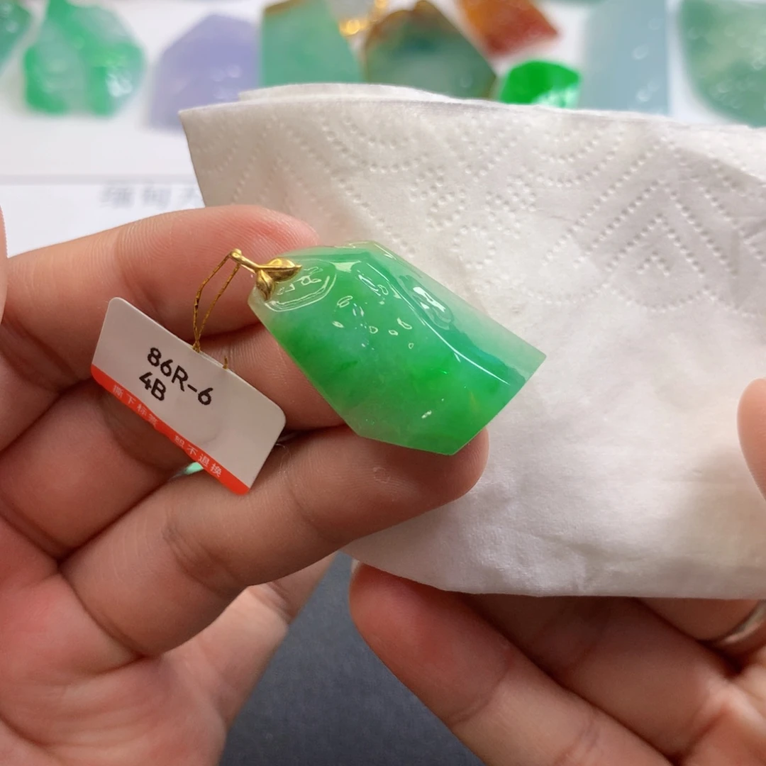 【闪购商品】翡翠吊坠(不含链)未镶嵌