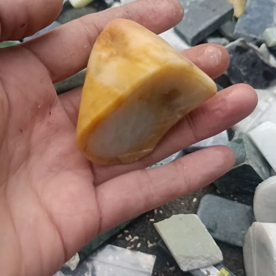 和田玉未镶嵌珠宝半成品