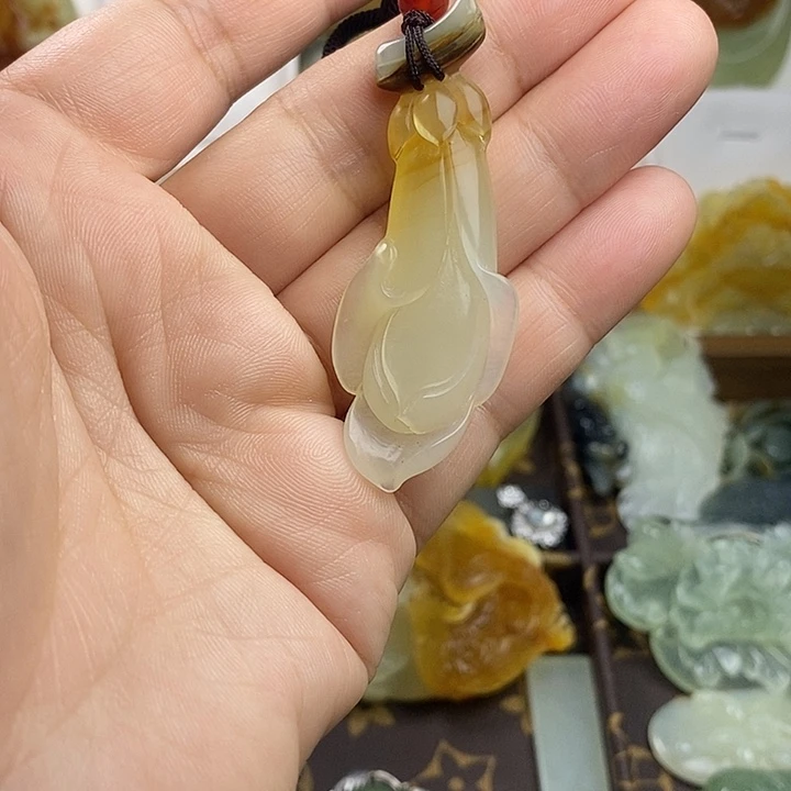 蛇纹石玉未镶嵌颈饰