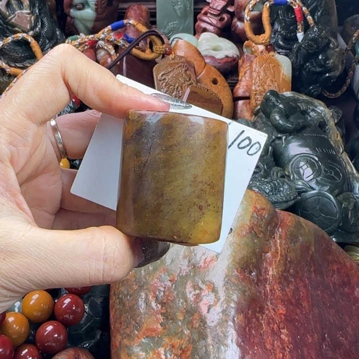 未镶嵌透闪石质玉珠宝奇石