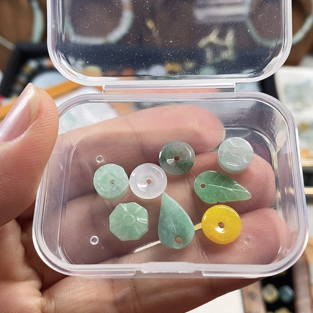 *****翡翠未镶嵌颈饰小滴溜