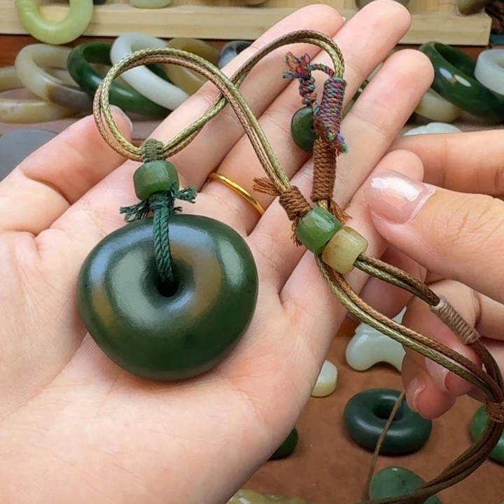 ****y和田玉未镶嵌颈饰