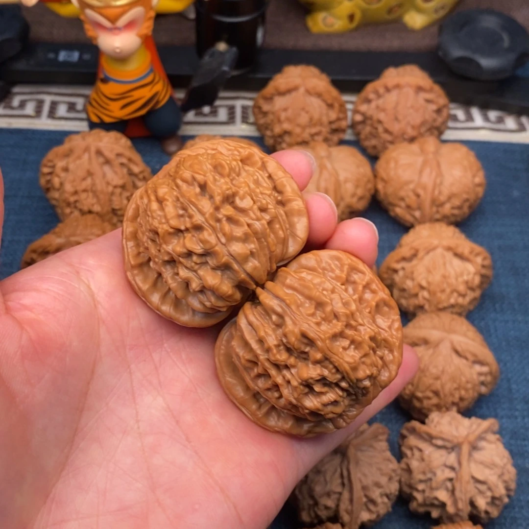 关***文玩核桃把件45全品毕业汉高楼