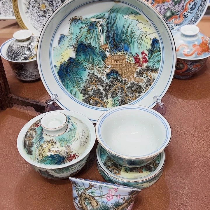 摆件景德镇陶瓷艺术展在上海举办的第一场
