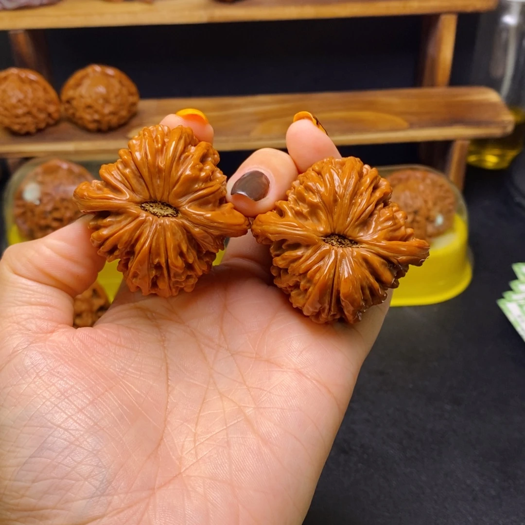 A***耳吊坠桃核福利核桃