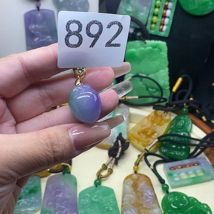 翡翠未镶嵌吊坠(赠链)