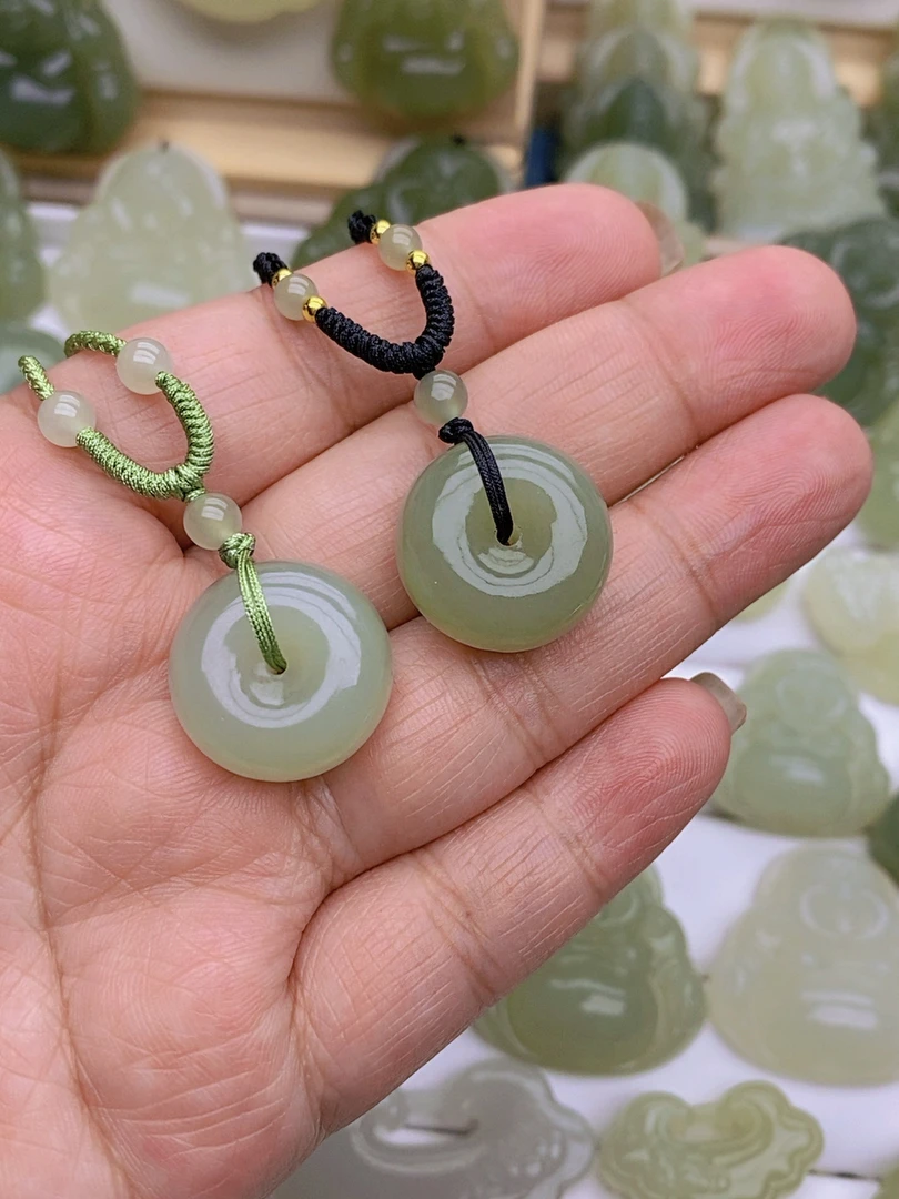 天然和田玉20mm平安扣玉坠精美面包扣绿色时尚胖扣男女同款送礼物