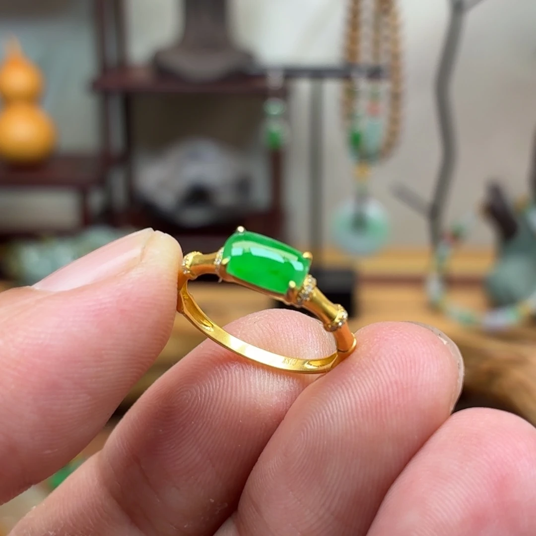 翡翠18K金镶嵌戒指