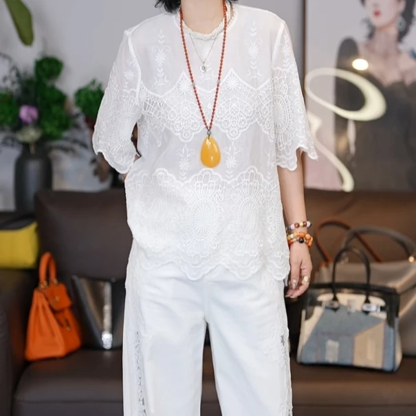 蚕贵妃-时尚时尚女士轻奢绣花无袖背心/52196/59069